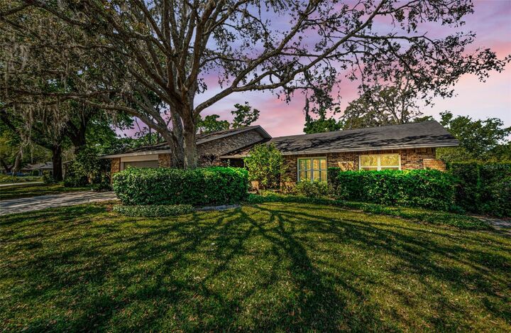 Property Photo: 11510 Moffat Place FL 33617