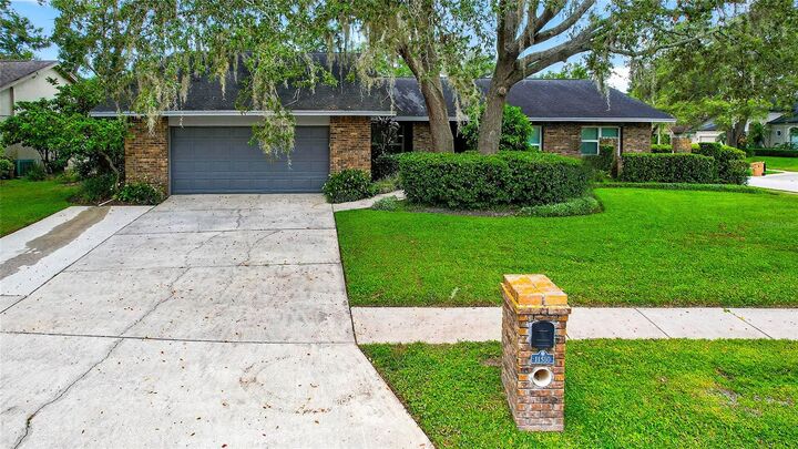 Property Photo: 11510 Moffat Place FL 33617