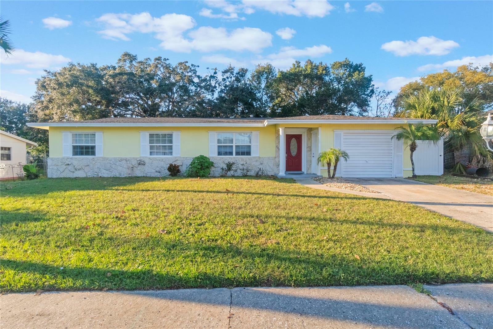Property Photo: 2070 Keyes Lane FL 32738