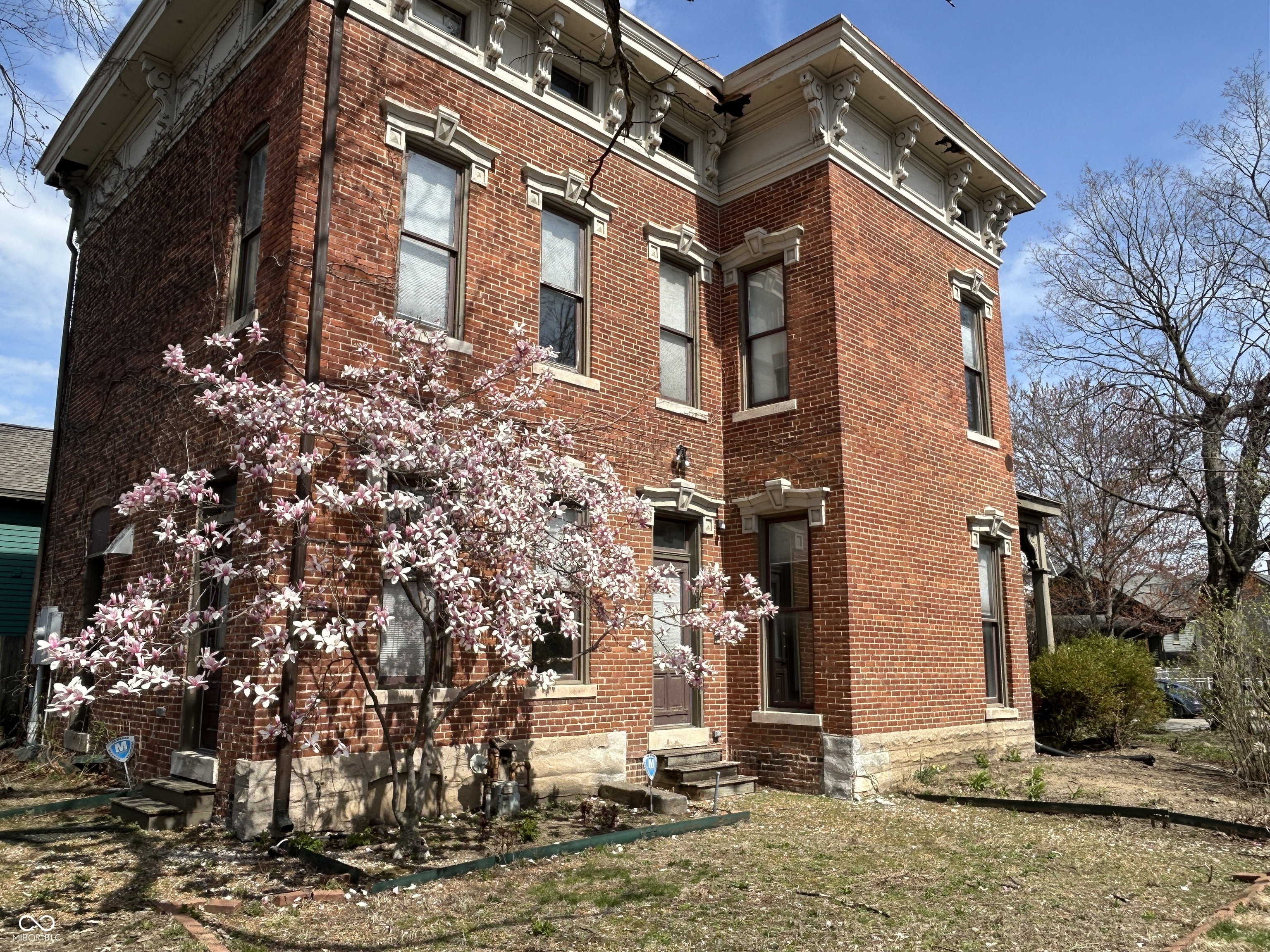 Property Photo: 902 N Broadway Street IN 46202