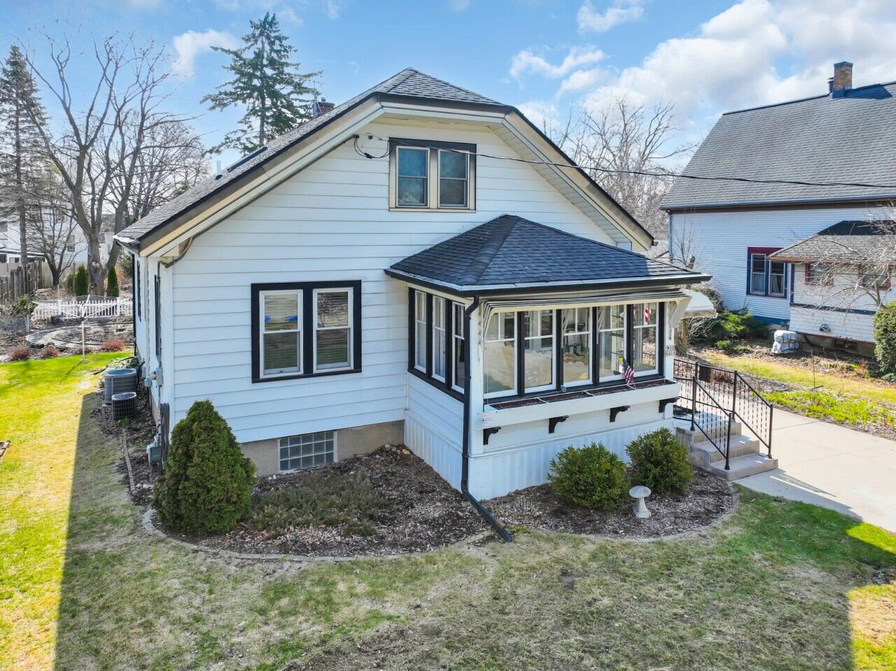 Property Photo:  W60n408 Hilgen Ave  WI 53012 