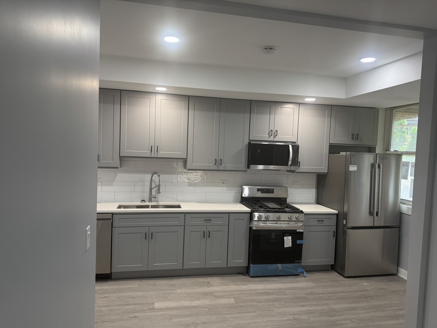Property Photo: 1217 E 53rd Street 2W IL 60615