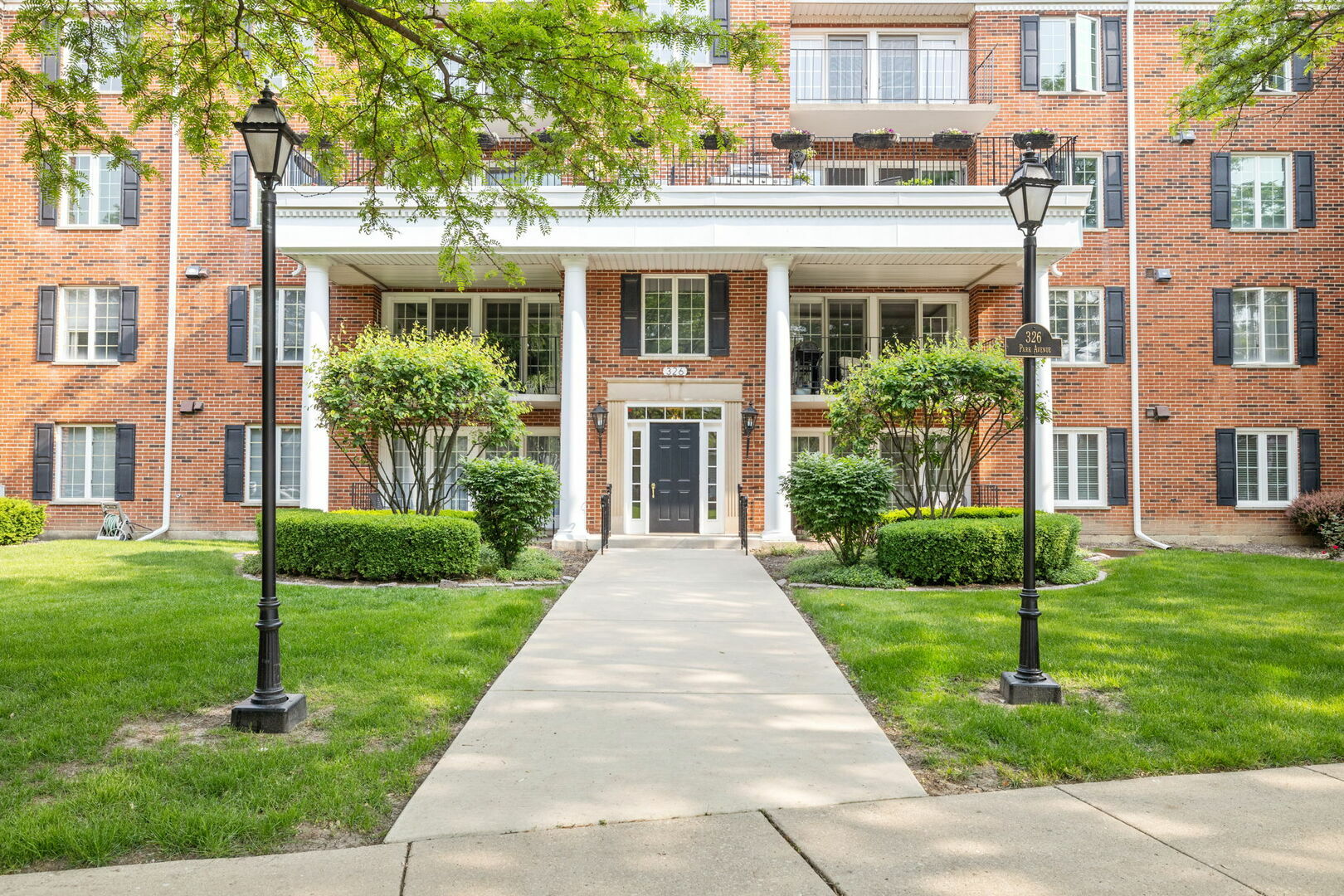 Property Photo: 326 Park Avenue 43 IL 60514