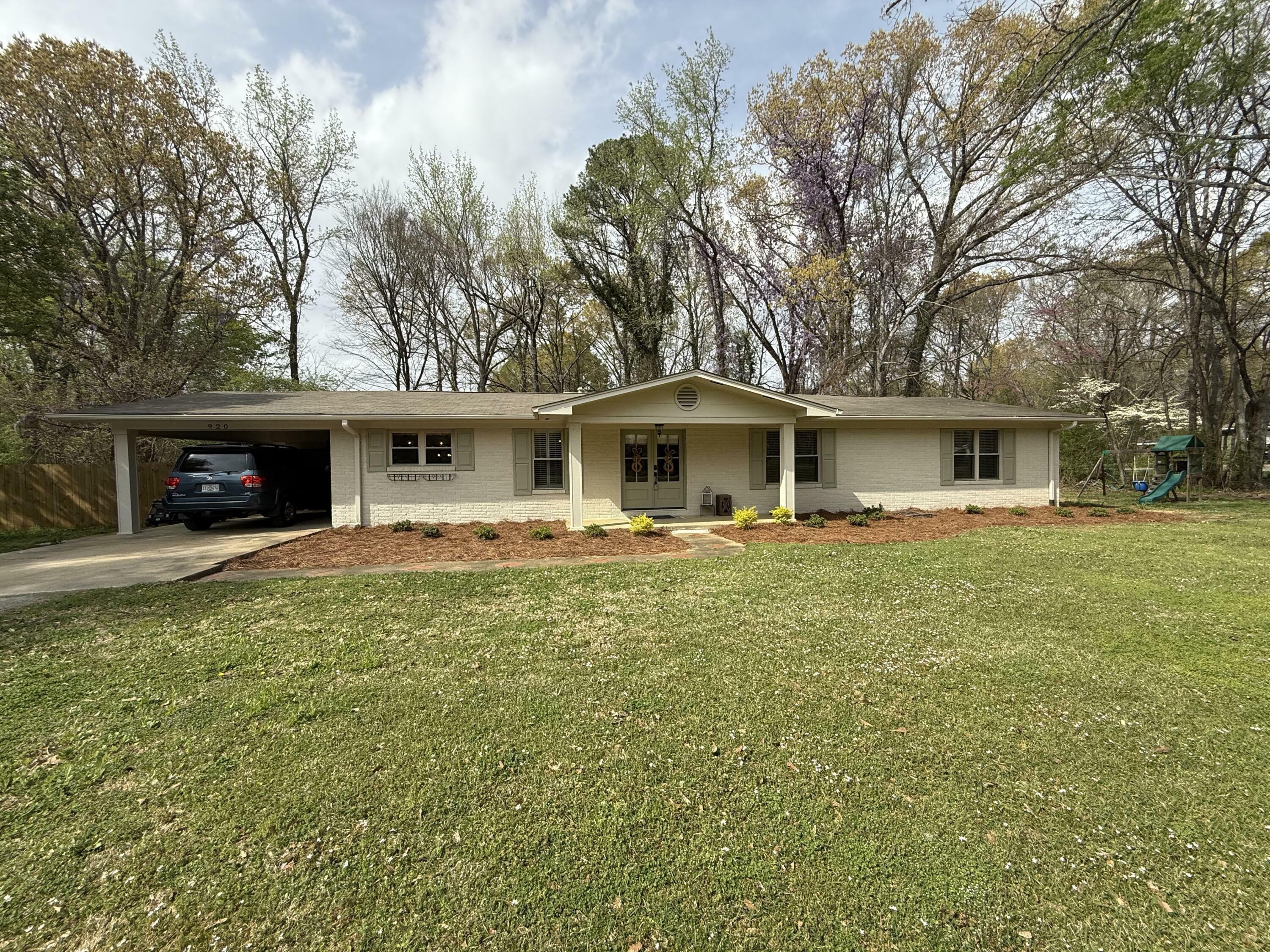 Property Photo: 920 East Main Street MS 38843