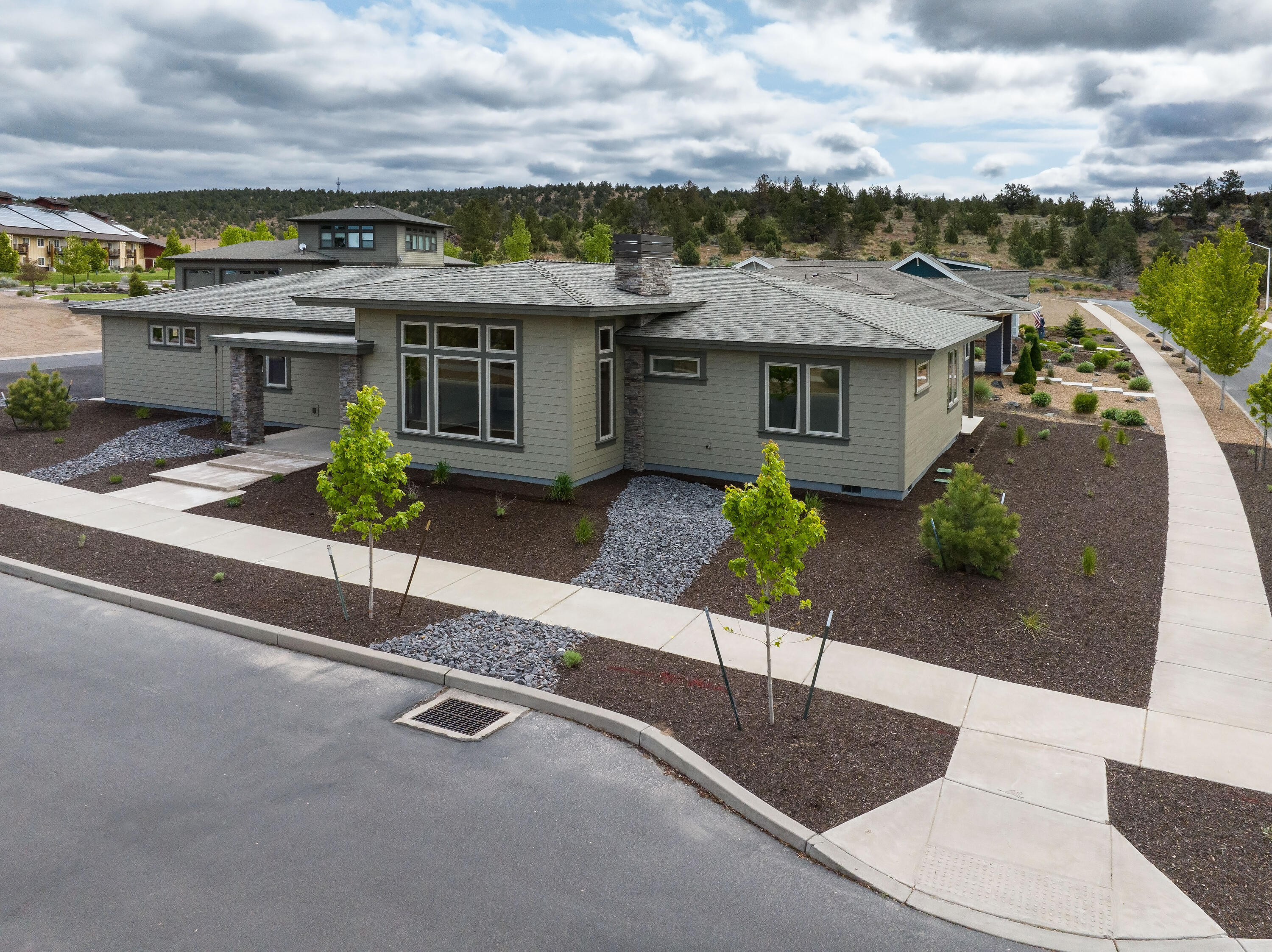 Property Photo:  744 NE Stringline Court  OR 97754 