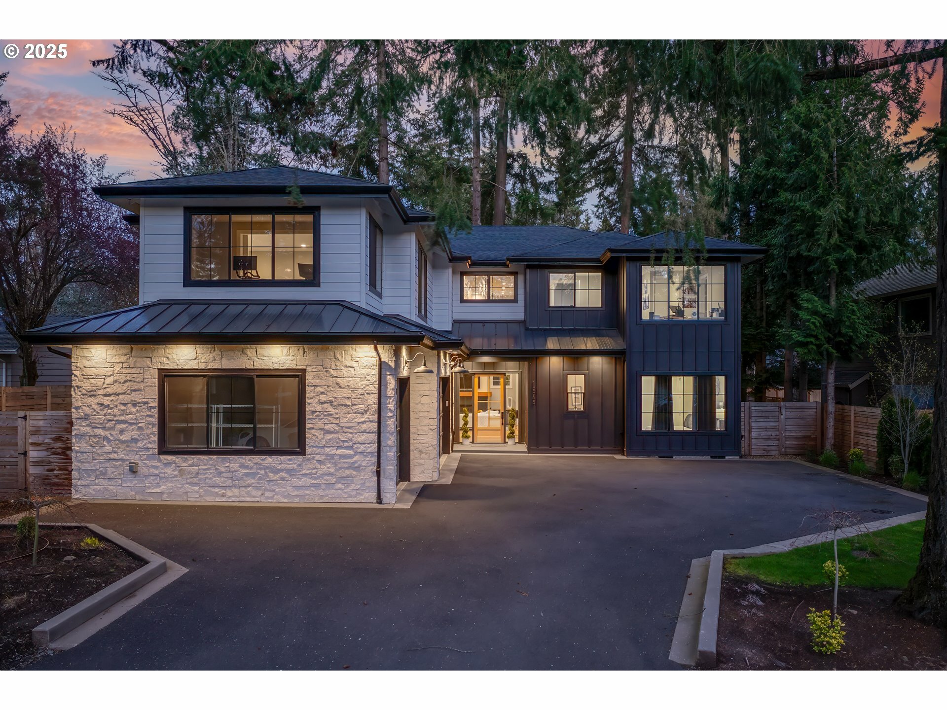 Property Photo: 15868 Parker Rd OR 97035