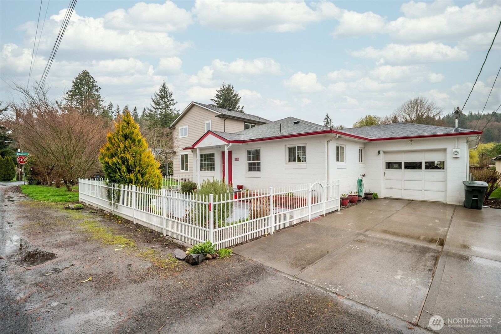 Property Photo:  102  Nelson Street  WA 98626 