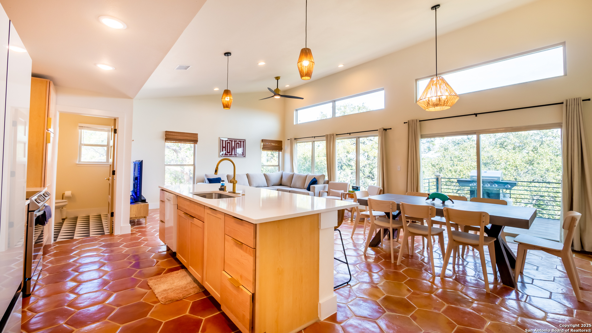 Property Photo: 136 Woodridge TX 78133