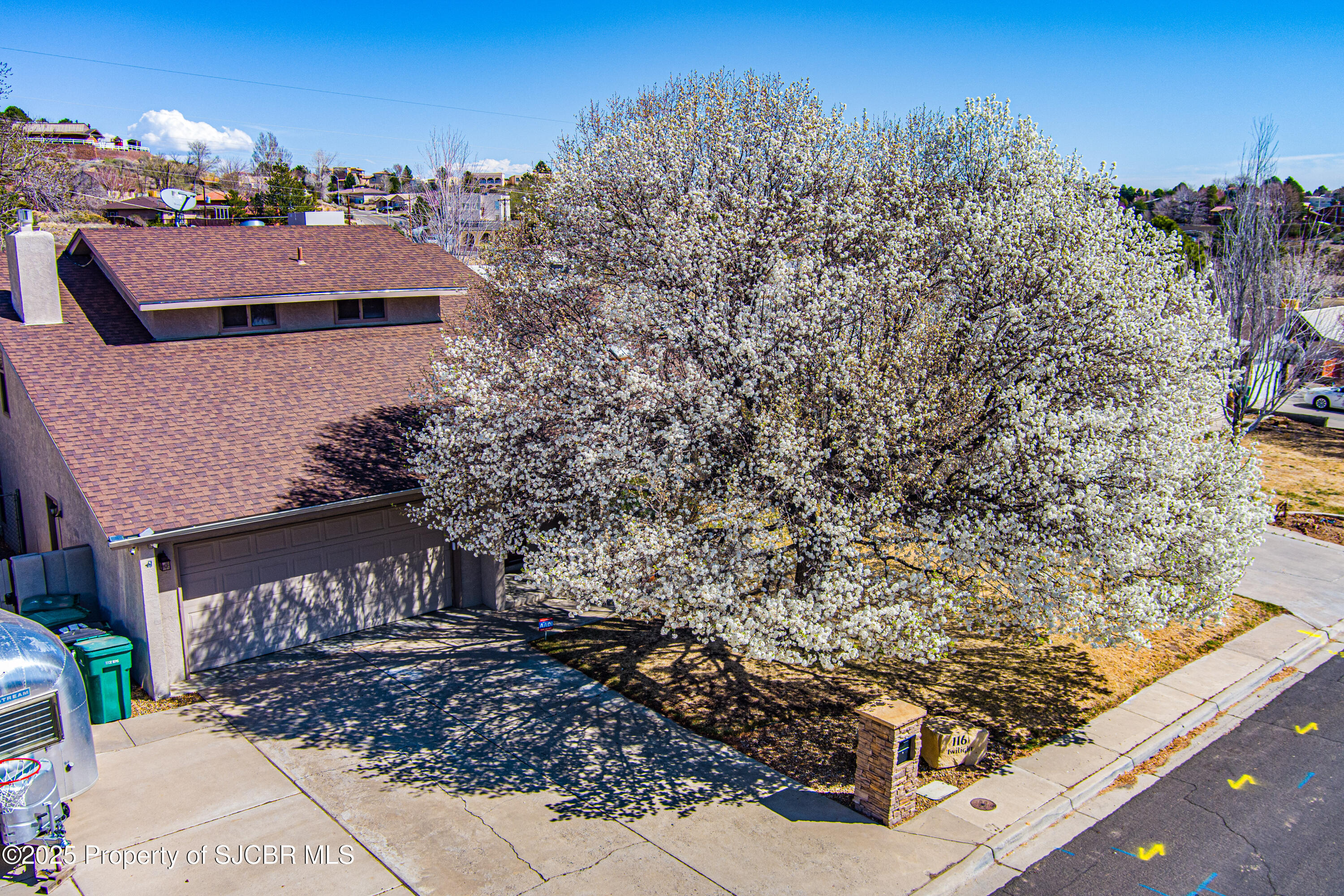 Property Photo:  116 E Twilight Drive  NM 87401 