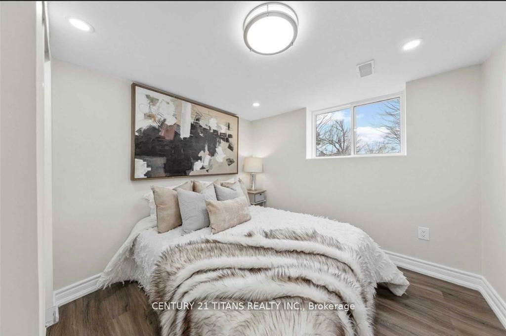 Property Photo: 56 Stonehenge Crescent ON M1G 2P6