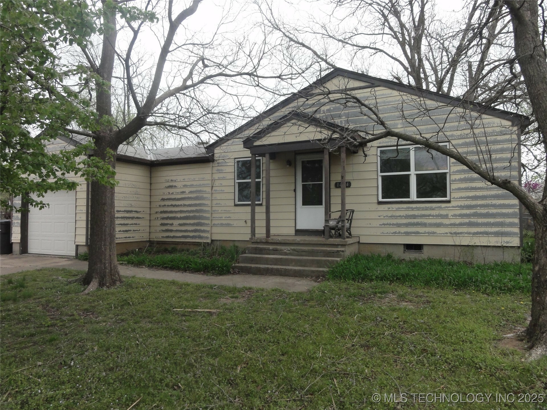 Property Photo: 1424 S Penn Avenue OK 74003
