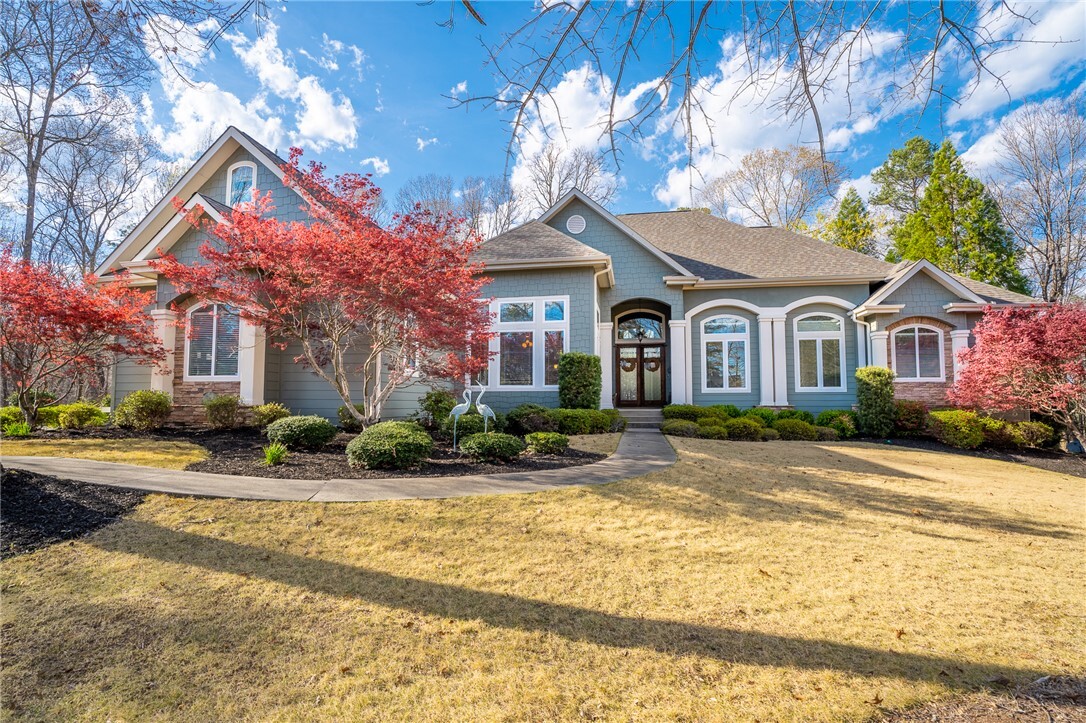 Property Photo: 207 Briarledge Drive SC 29672