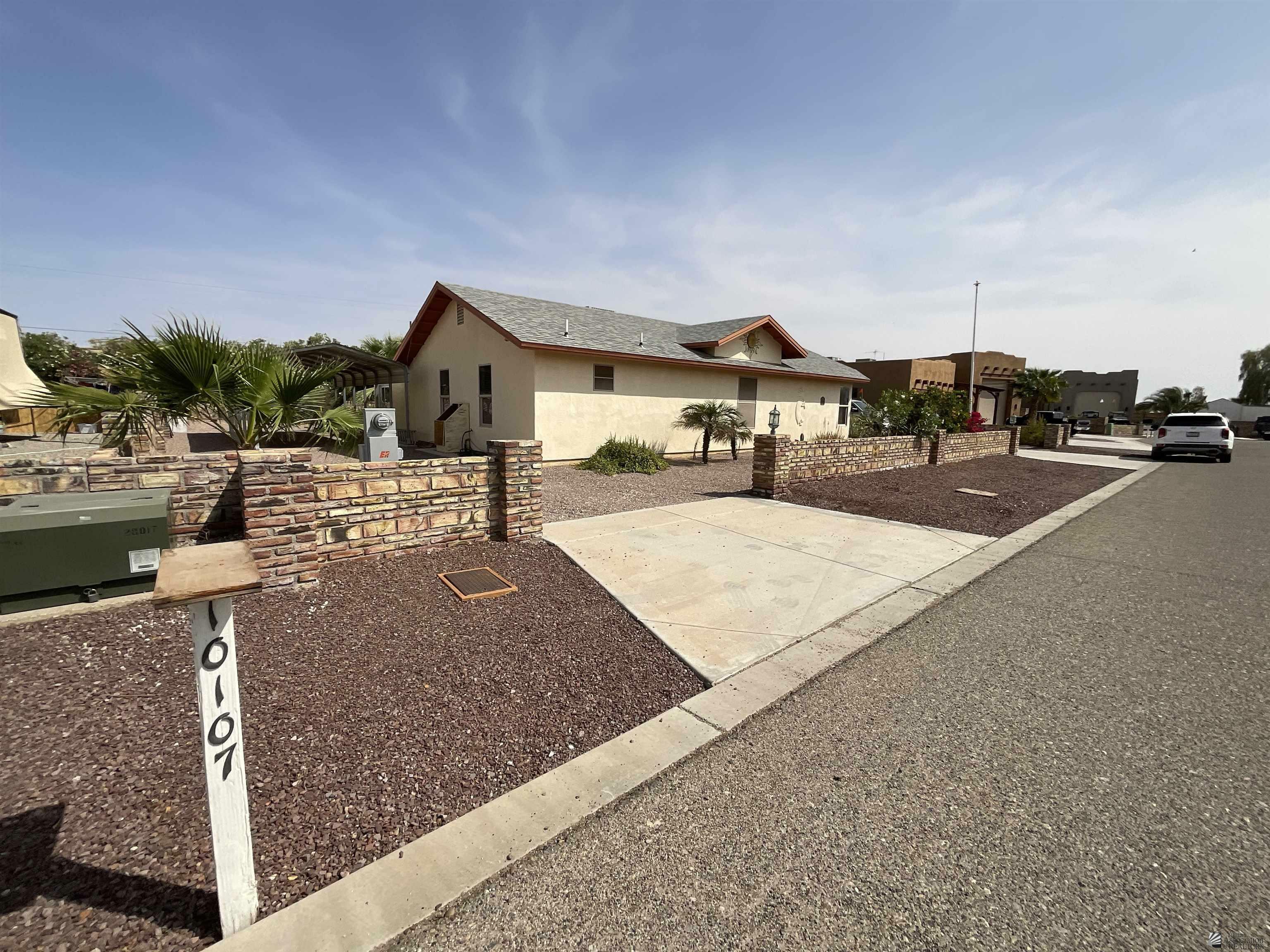 Property Photo: 10107 S Iron Wood Ave AZ 85356