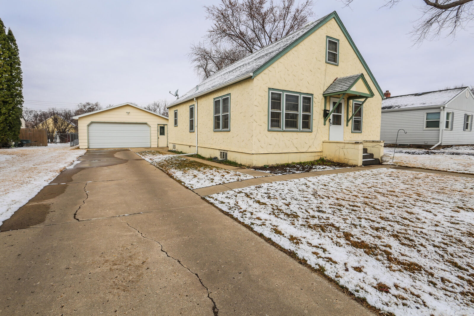 Property Photo:  406 S High St  SD 57401 
