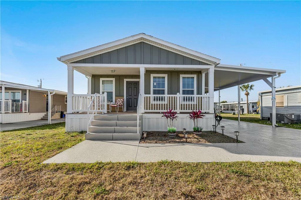 Property Photo: 3145 Venus Ln FL 33903