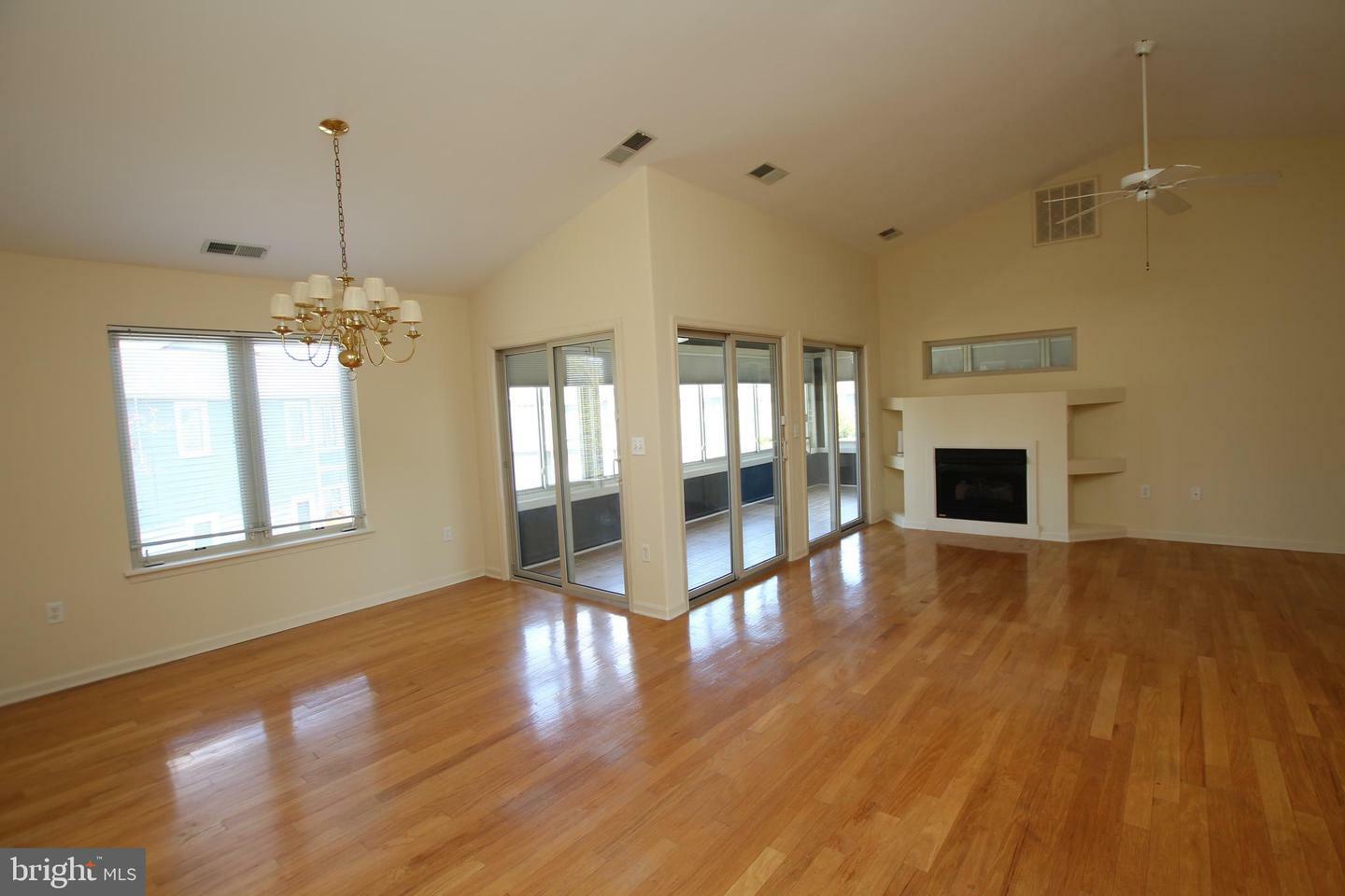 Property Photo: 9 Robin Court 510E DE 19958