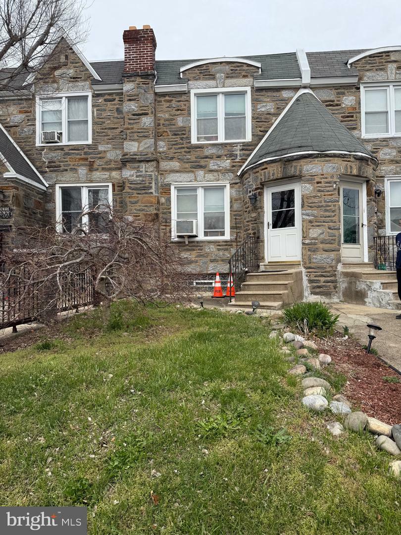 Property Photo: 1205 Unruh Avenue PA 19111