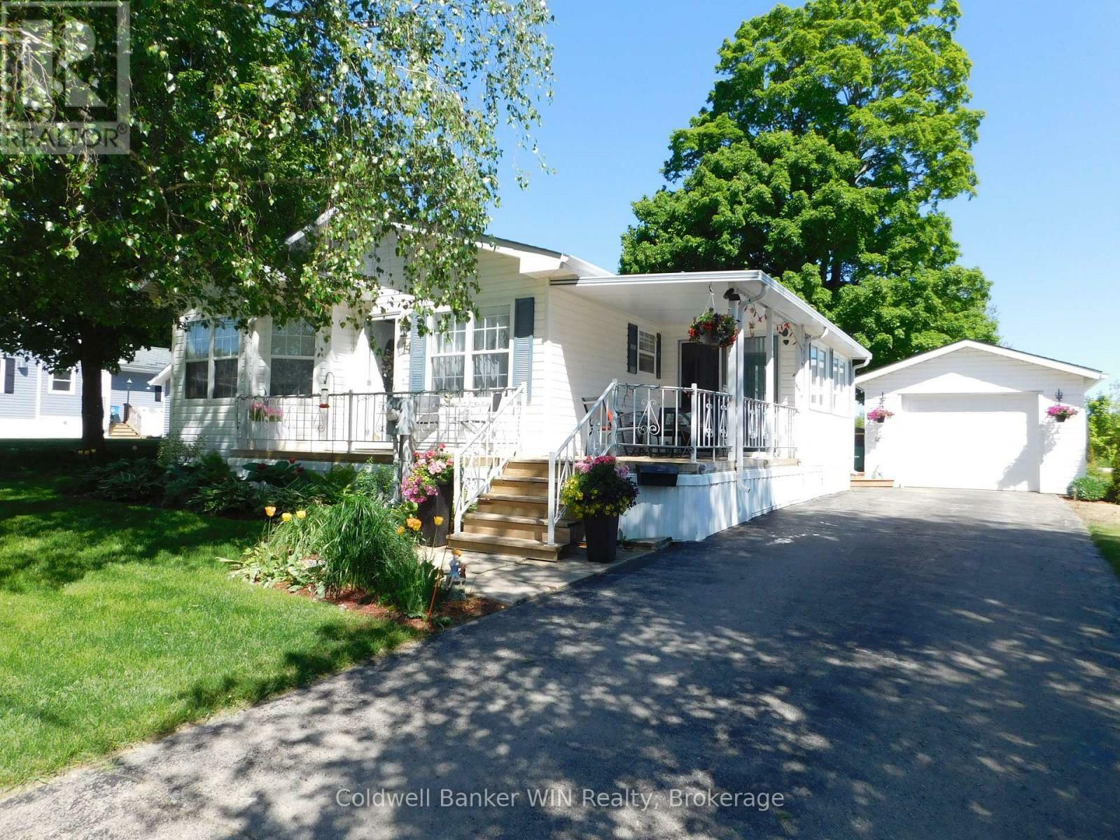 Property Photo: 14 Grand Vista Drive ON N0G 2L0