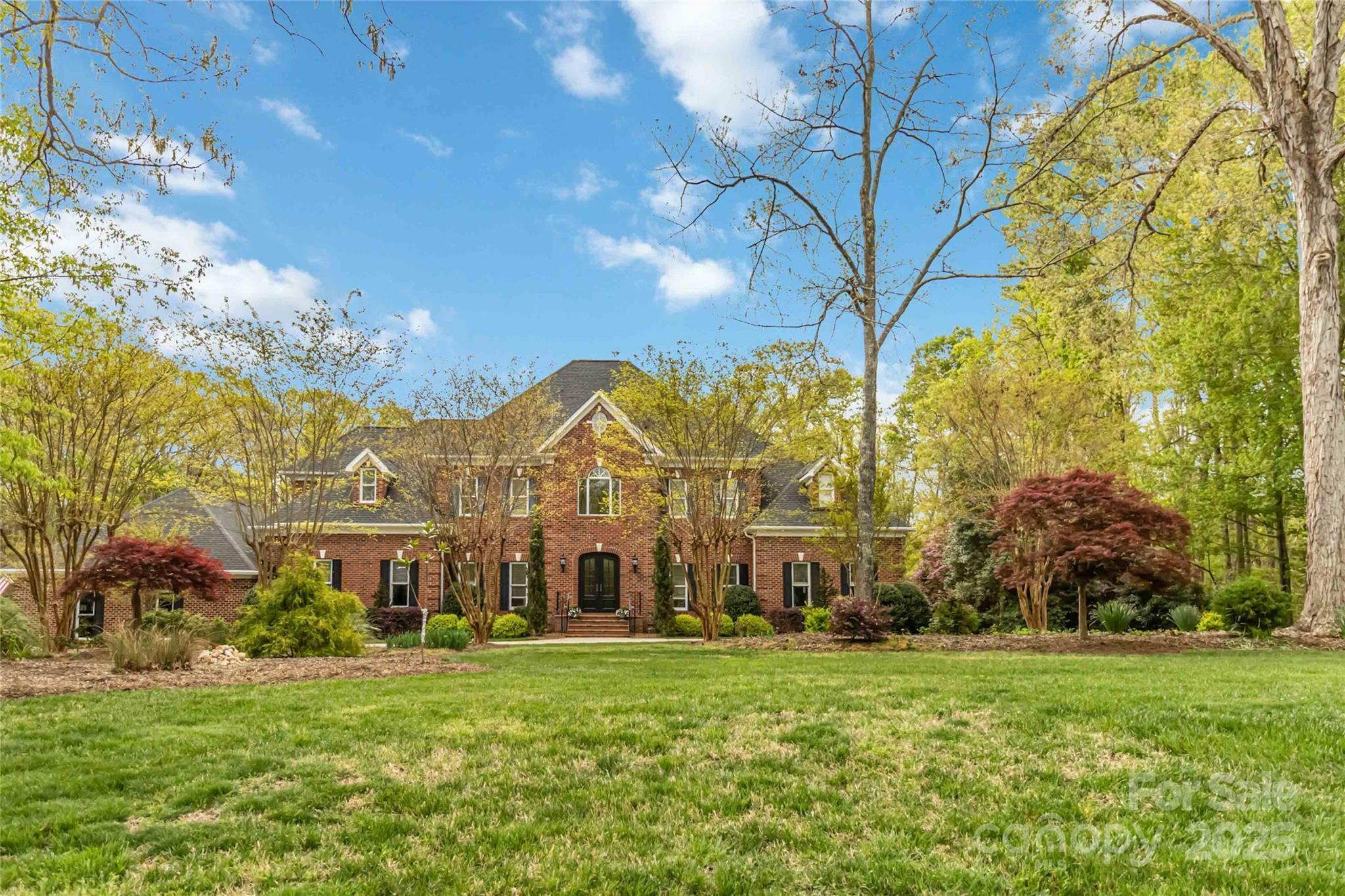 Property Photo: 9723 Sedgefield Drive NC 28173