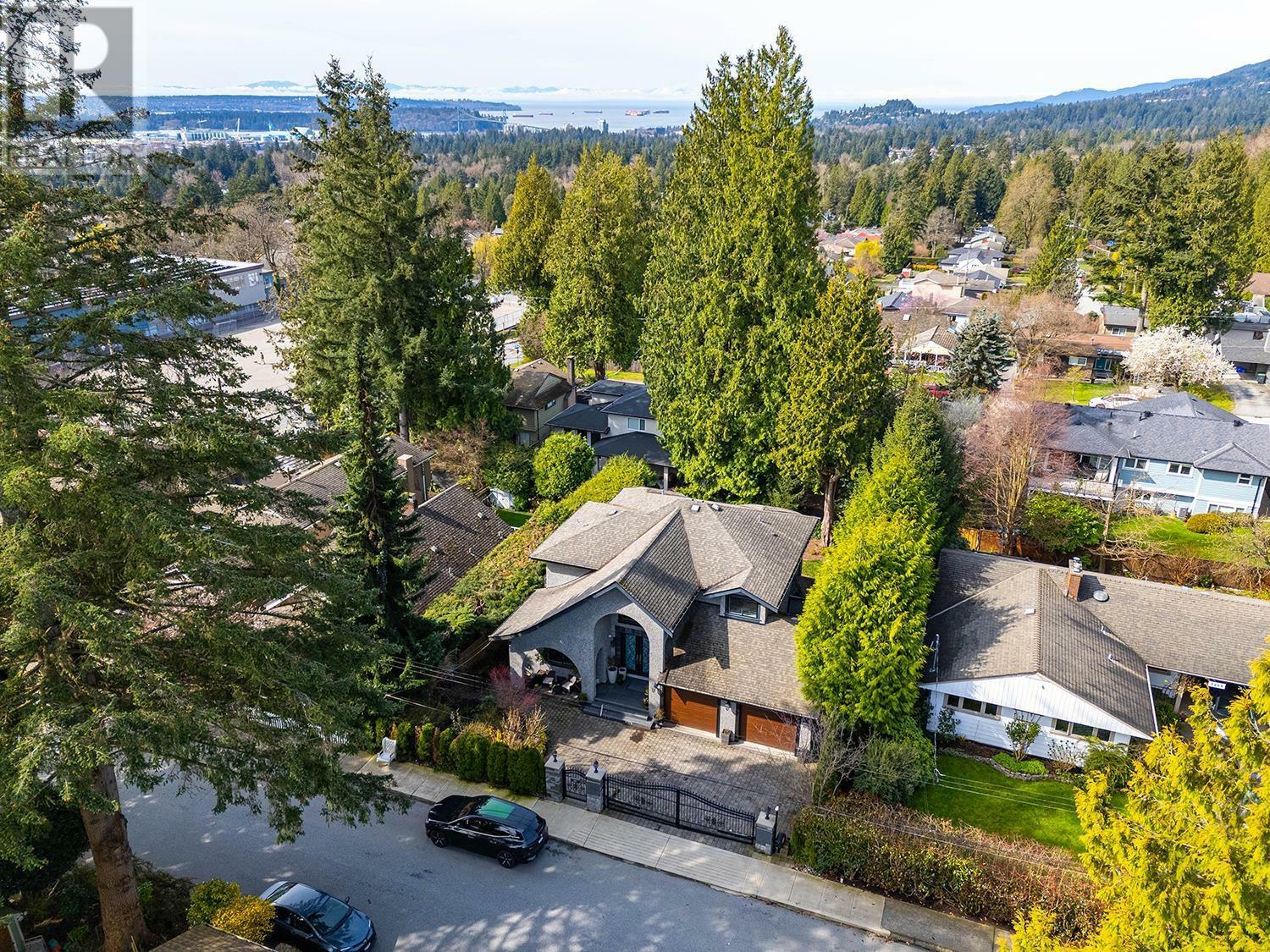 Property Photo: 3263 Norwood Avenue BC V7N 3P2