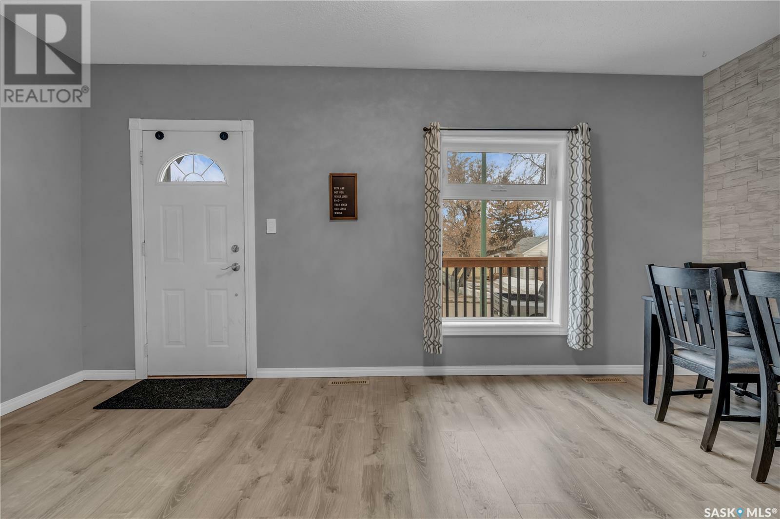 Property Photo:  445 York Street  SK S4R 4W7 