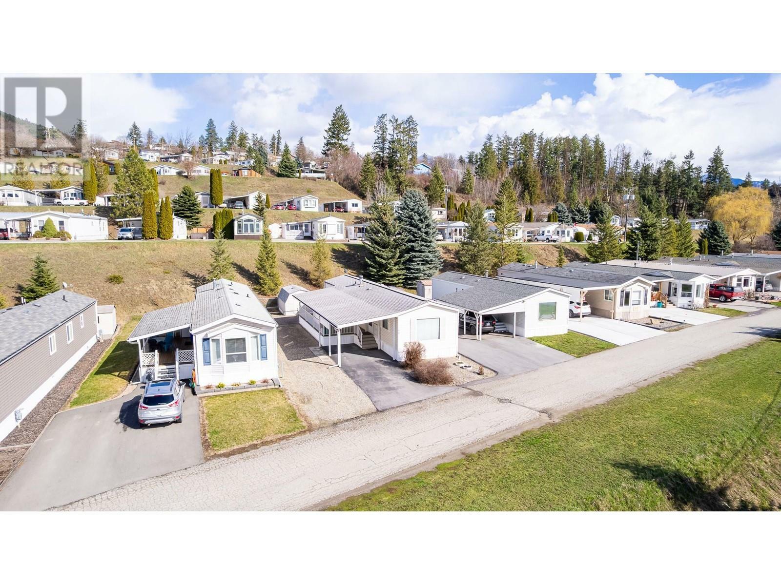 Property Photo: 445 6th Avenue North 90 BC V0B 1G3