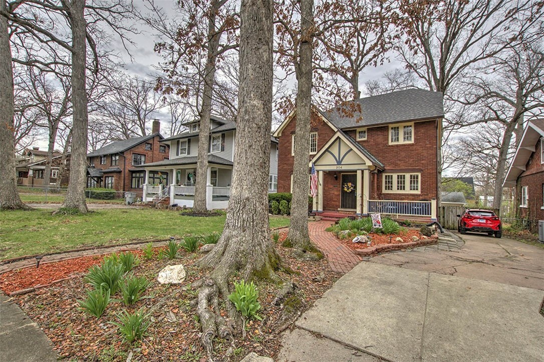 Property Photo: 204 N Summit Avenue IL 62522