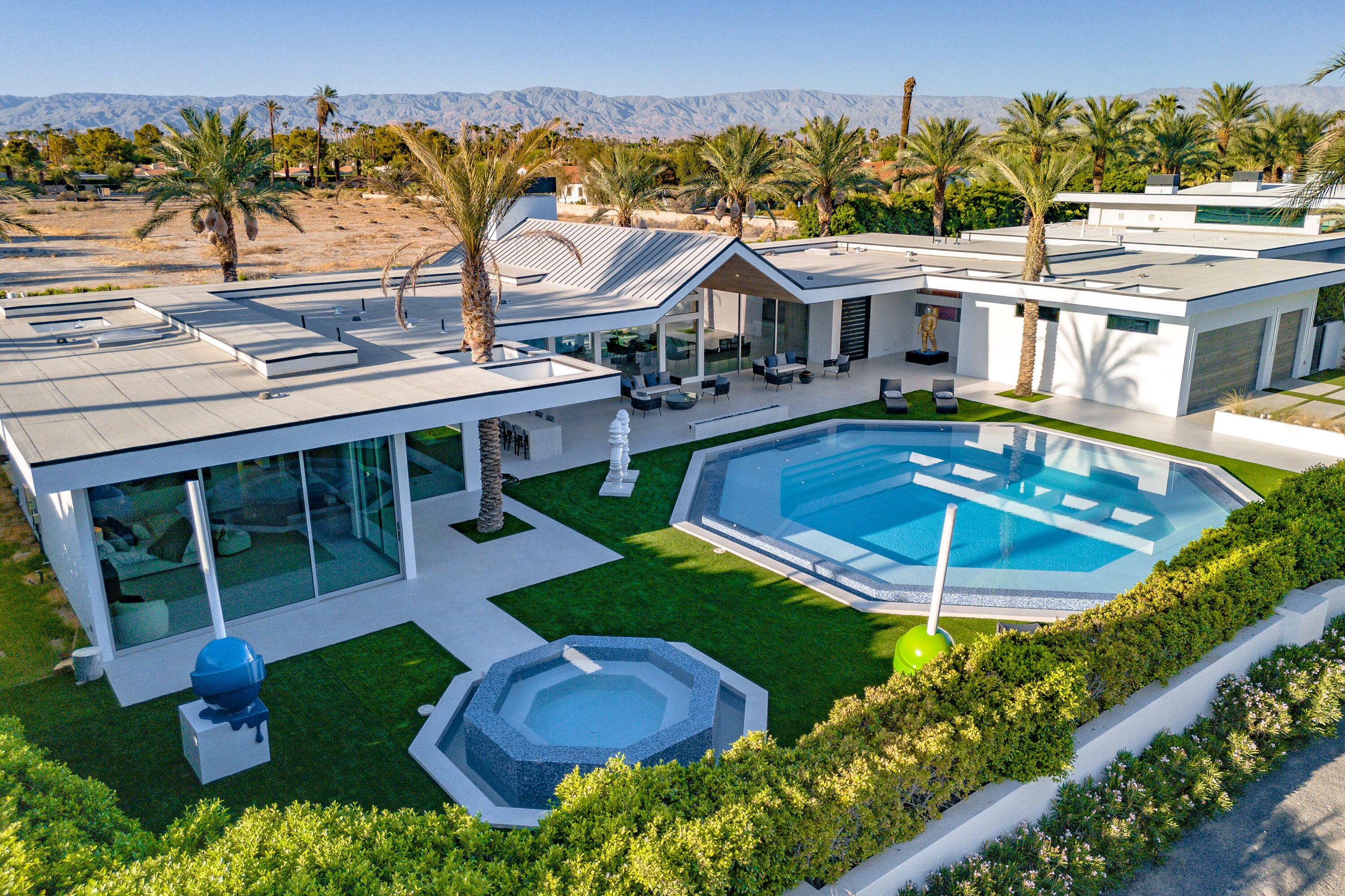 Property Photo: 1 Makena Lane CA 92270