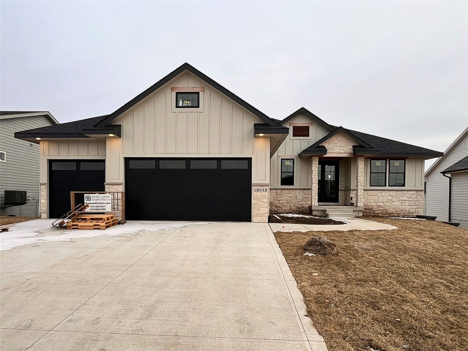 Property Photo: 18048 Tanglewood Drive IA 50325