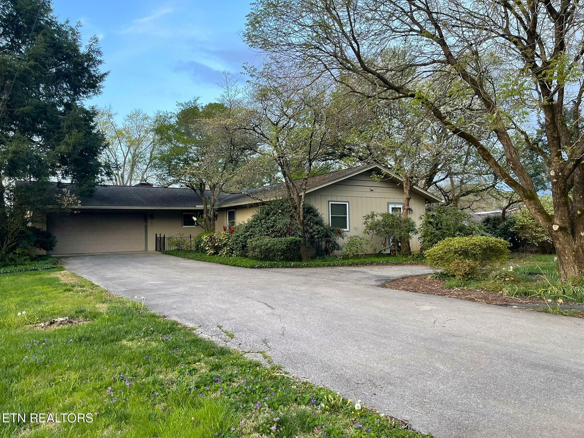 Property Photo: 8832 Fox Lonas Rd TN 37923