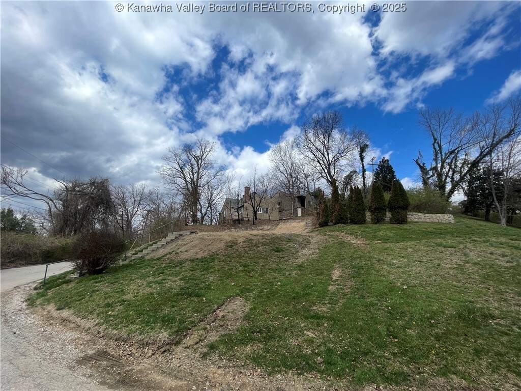 Property Photo: 329 Hawthorne Drive WV 25302