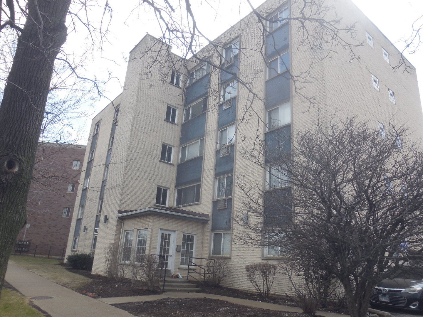 Property Photo: 4976 N Milwaukee Avenue 401 IL 60630