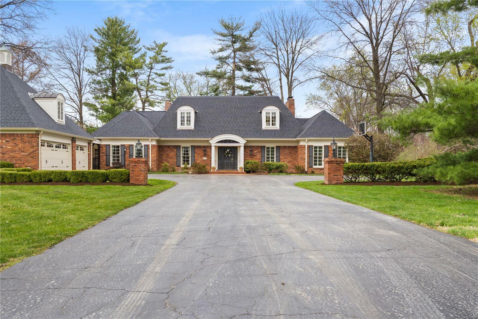 Property Photo: 547 Tregaron Place MO 63131