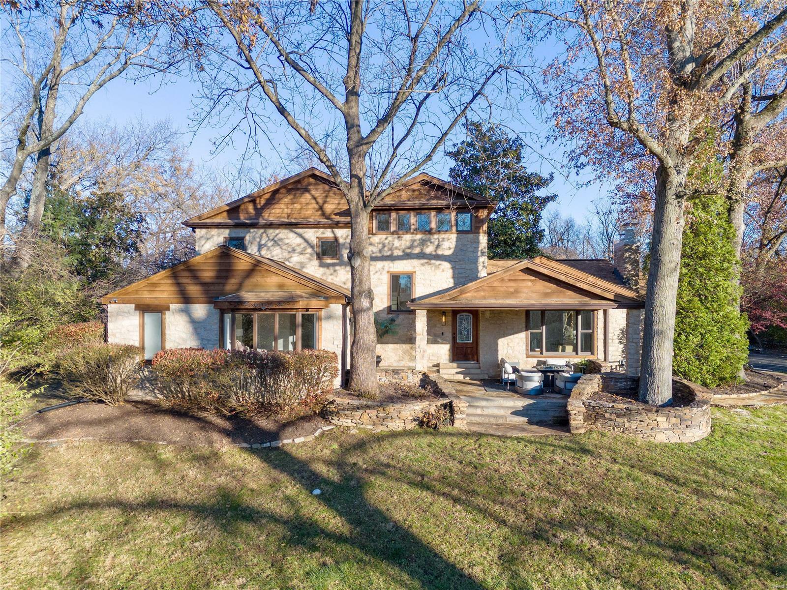 Property Photo: 7 Huntington Lane MO 63141