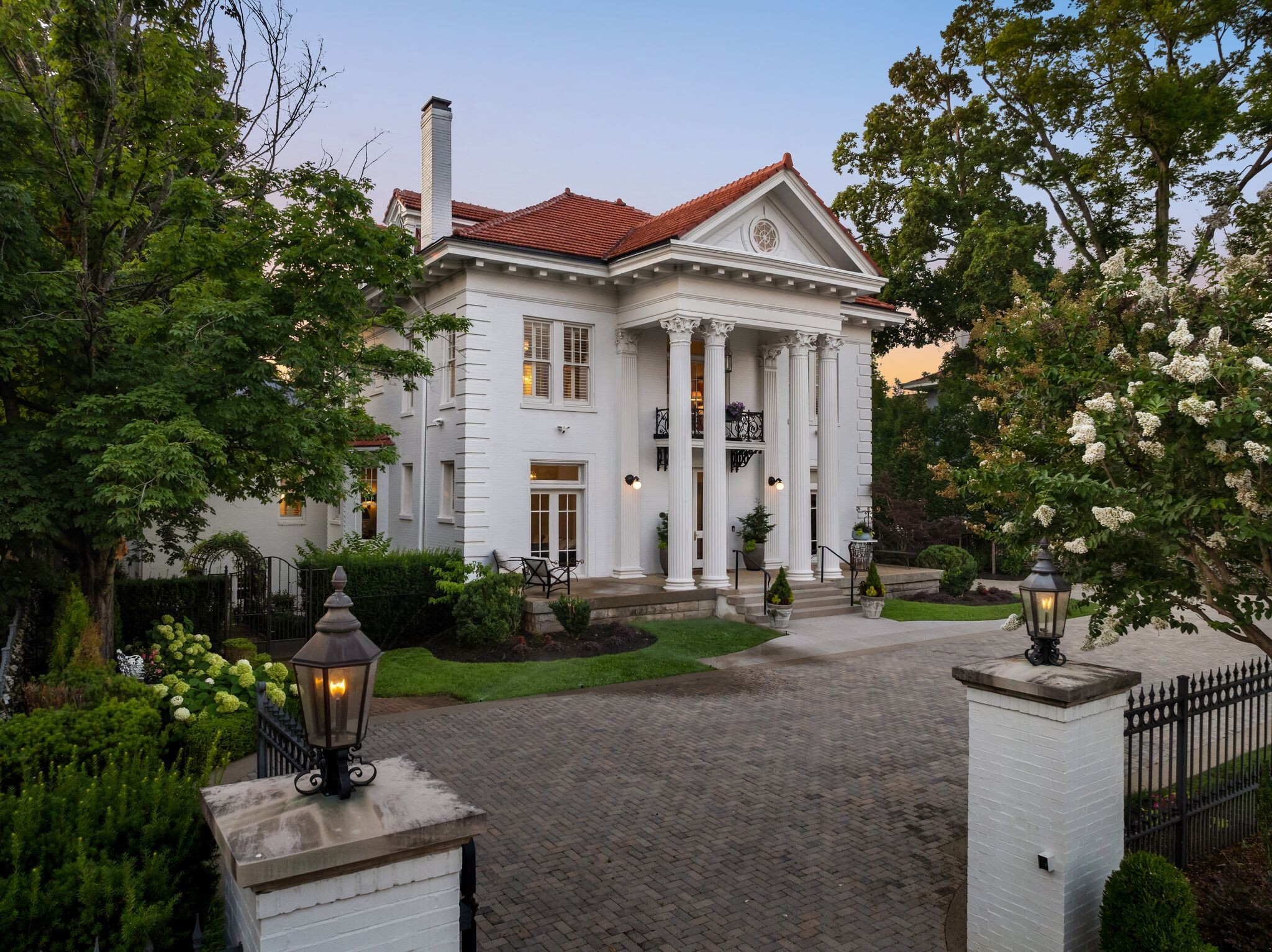 Property Photo: 3728 West End Ave TN 37205