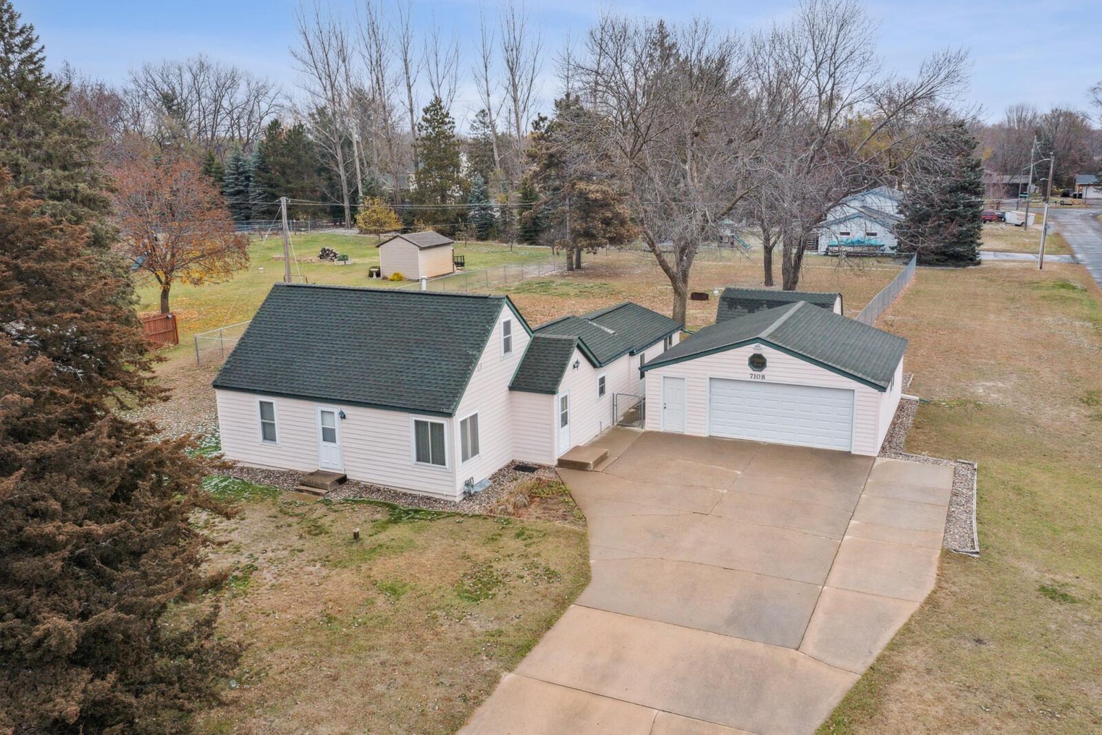 Property Photo: 7108 Lakeview Drive MN 55014