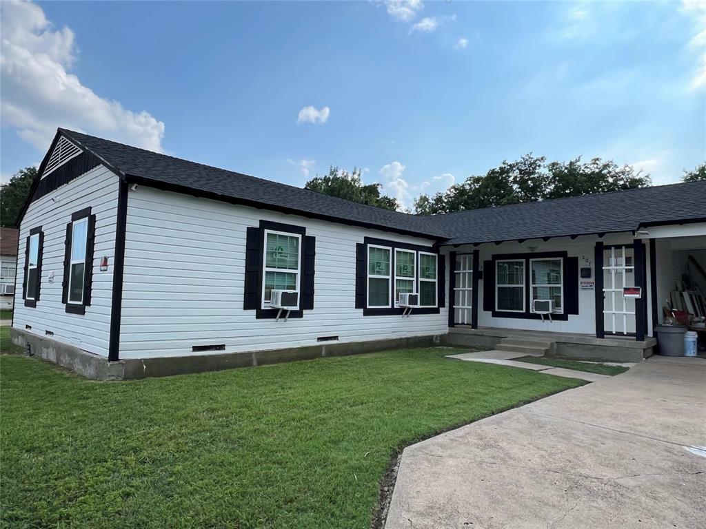 Property Photo: 205 NE 22nd Street TX 75050