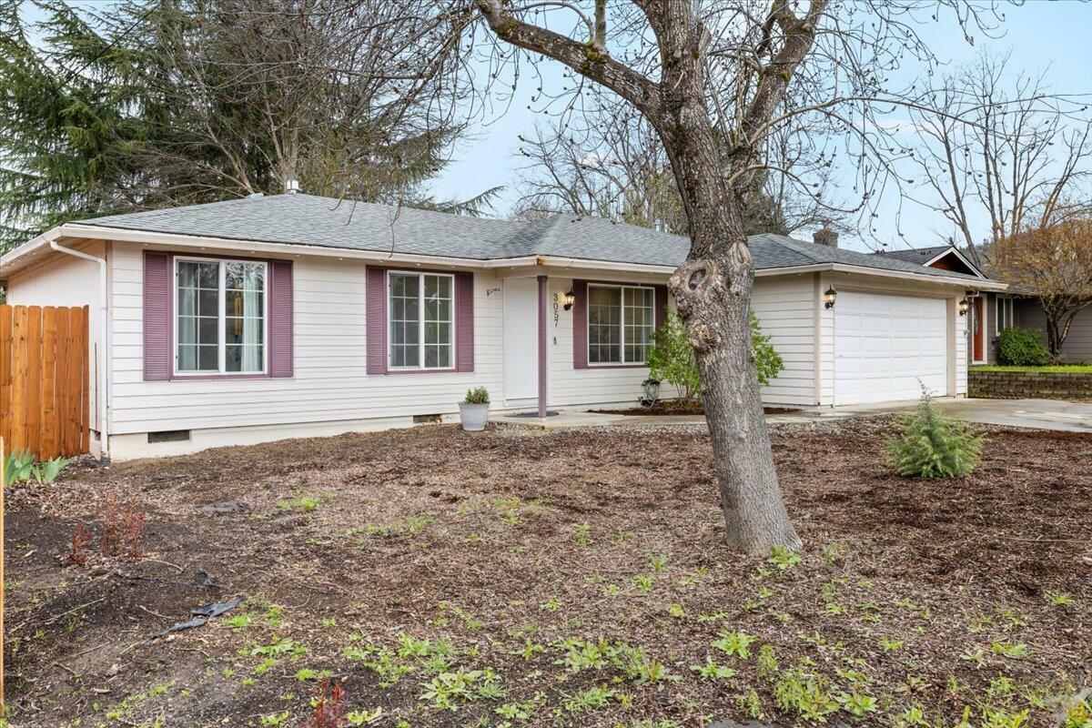 Property Photo: 3057 Delta Waters Road OR 97504