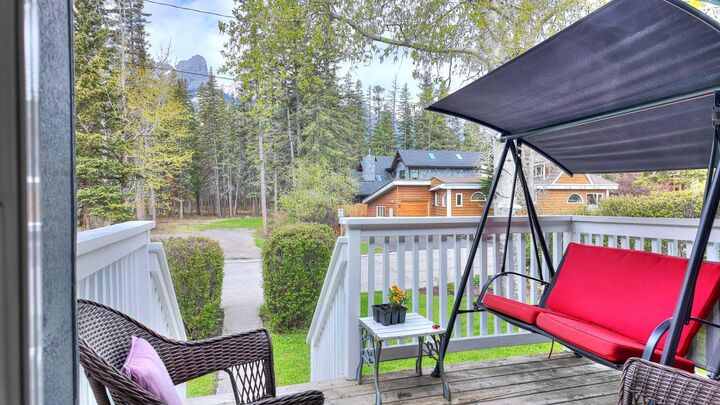 Property Photo:  1001 9 Avenue  AB T1W 1Z5 
