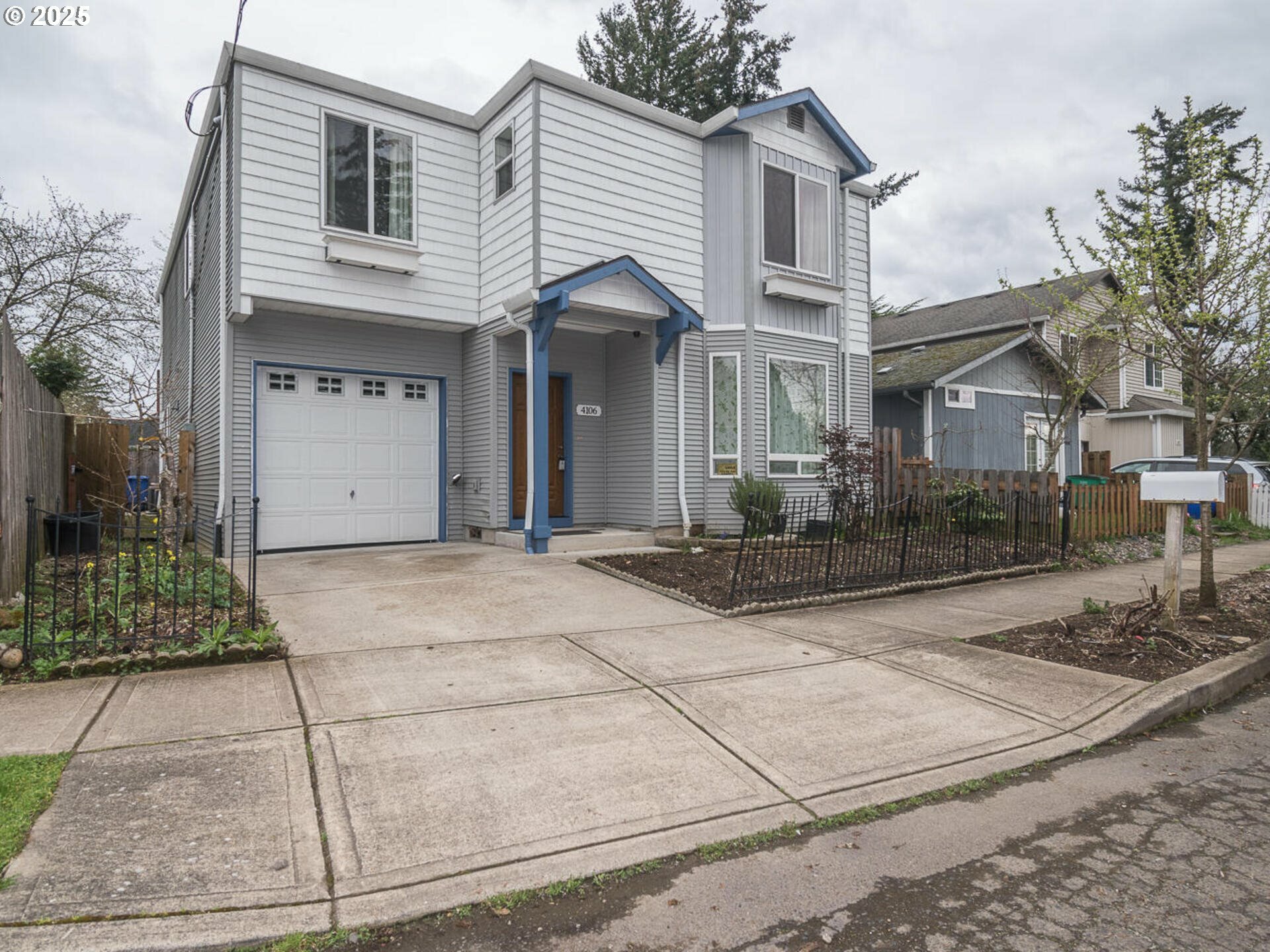 Property Photo: 4106 SE 118th Pl OR 97266