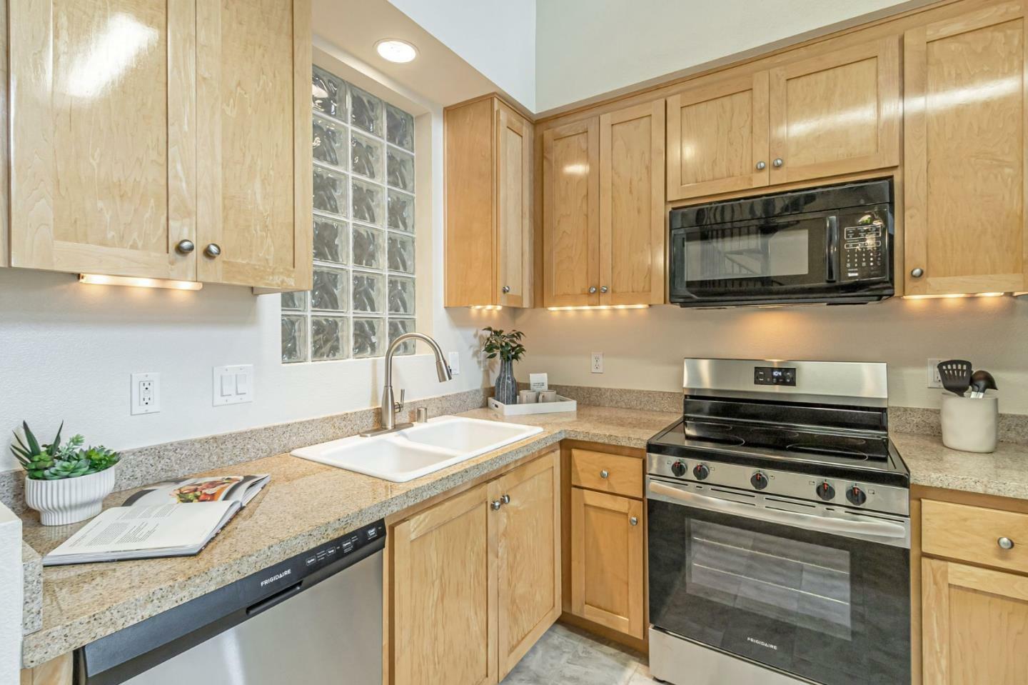 Property Photo: 800 North 8th Street 313 CA 95112