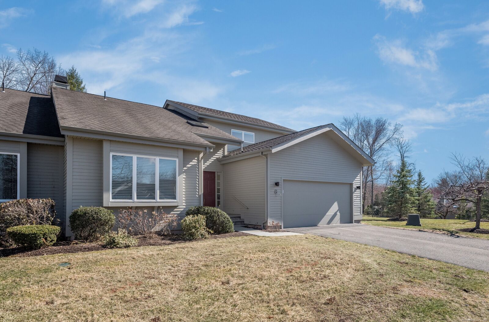 Property Photo:  8 Lancaster Court  CT 06001 