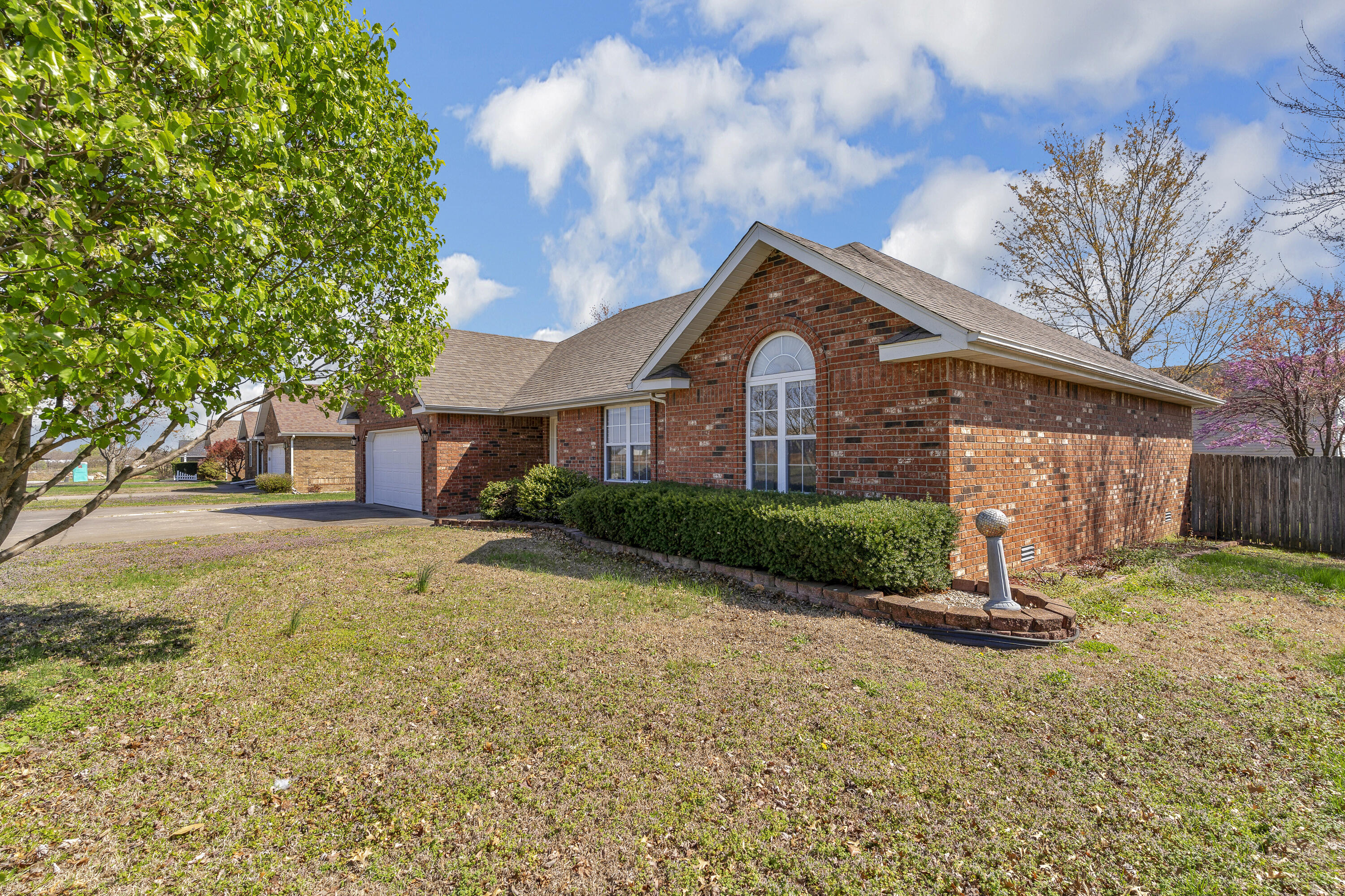 Property Photo:  2380 W Cambridge Street  MO 65613 