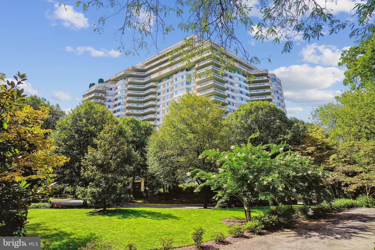 Property Photo: 5600 Wisconsin Avenue 1-302 MD 20815