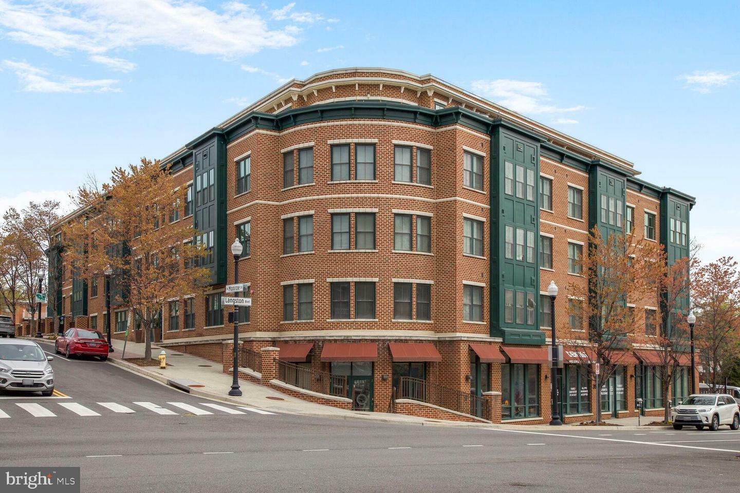 Property Photo: 2101 N Monroe Street 208 VA 22207