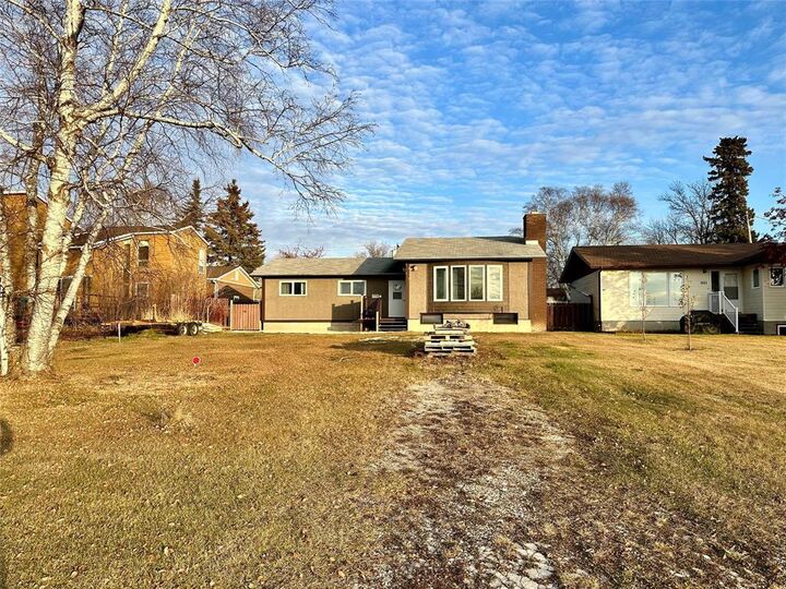 1111 Halcrow Avenue  The Pas MB R9A 1L1 photo