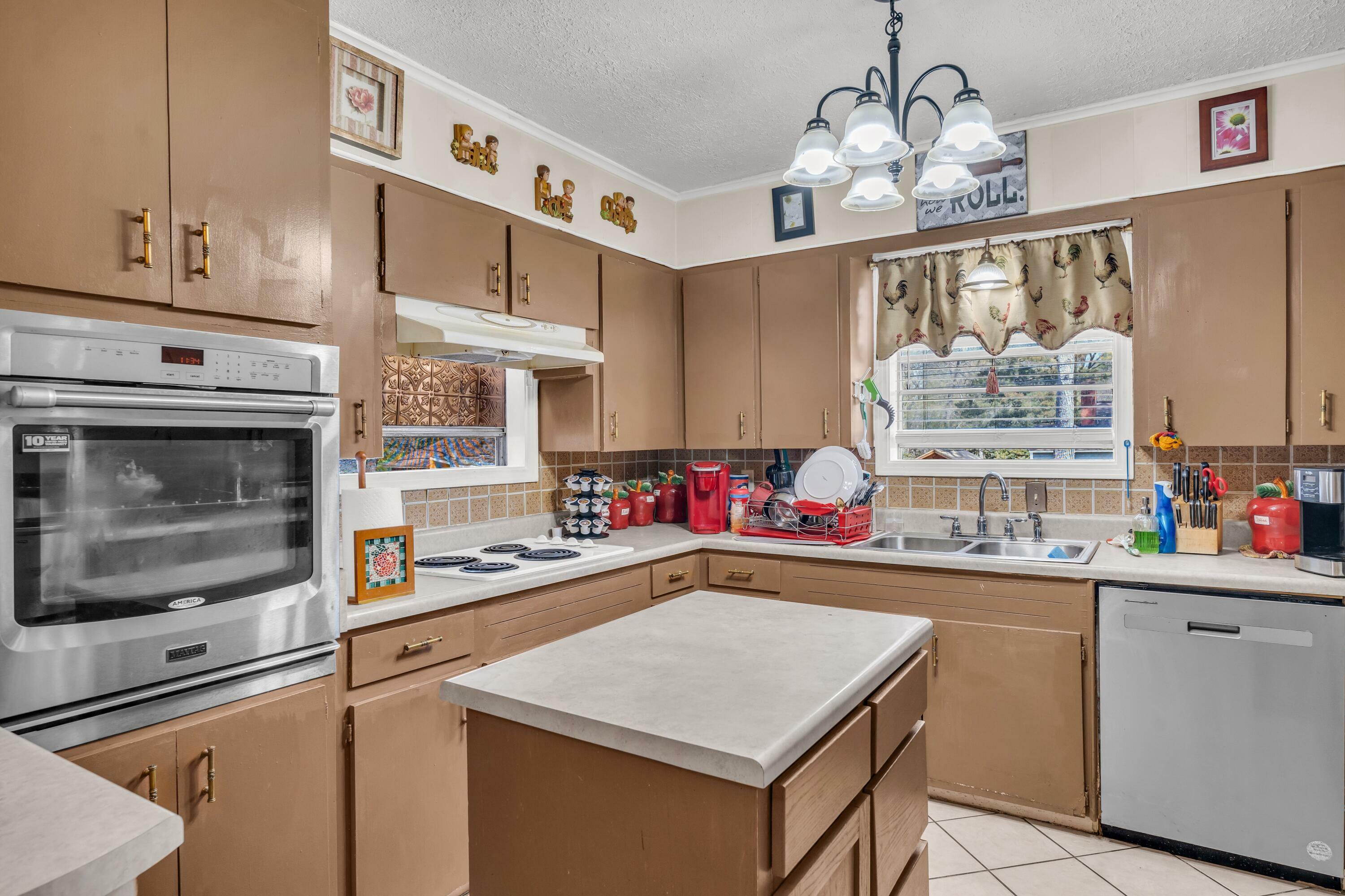 Property Photo: 312 Central Ave MS 39759