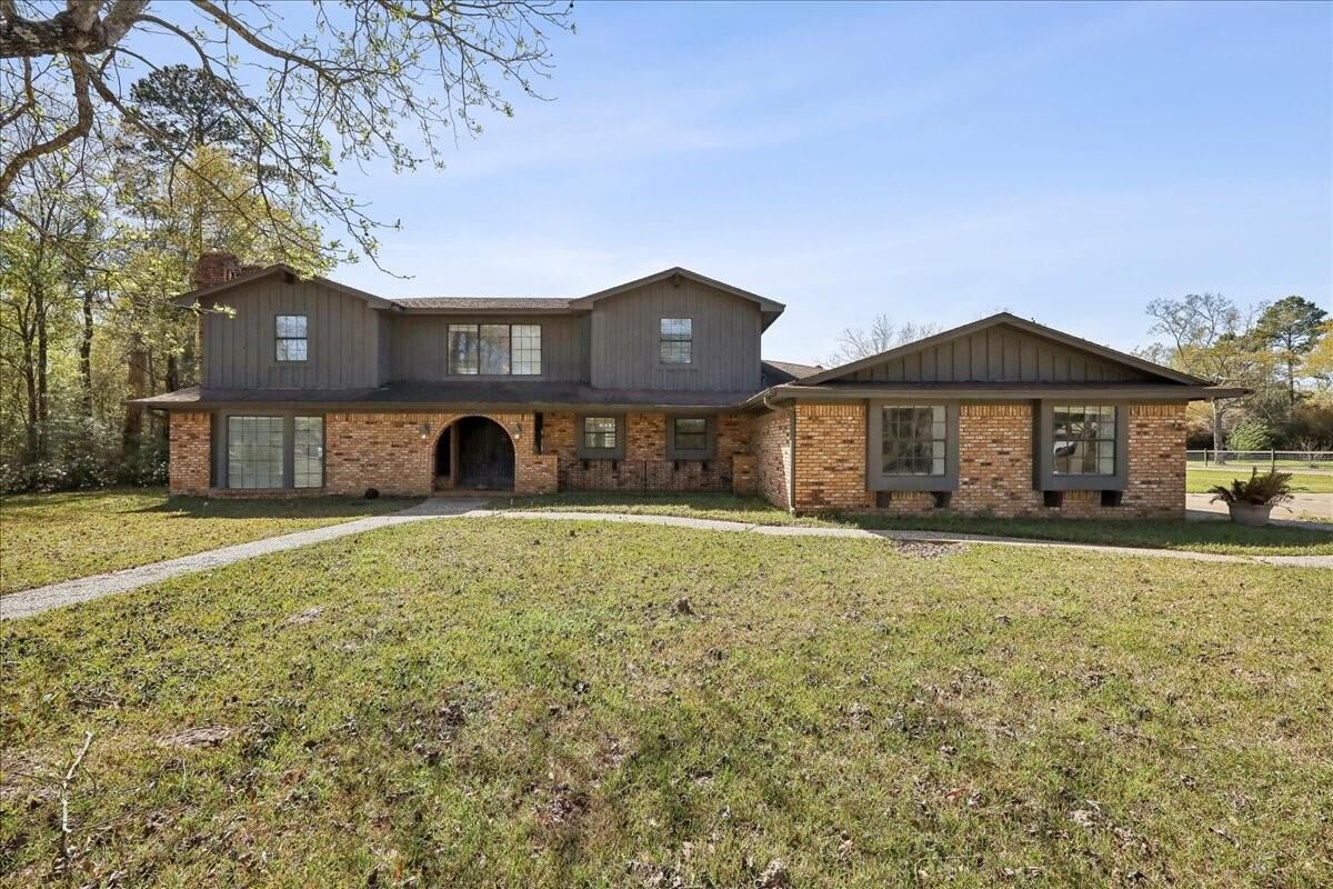 Property Photo:  1625 Lindenwood Drive  TX 77630 