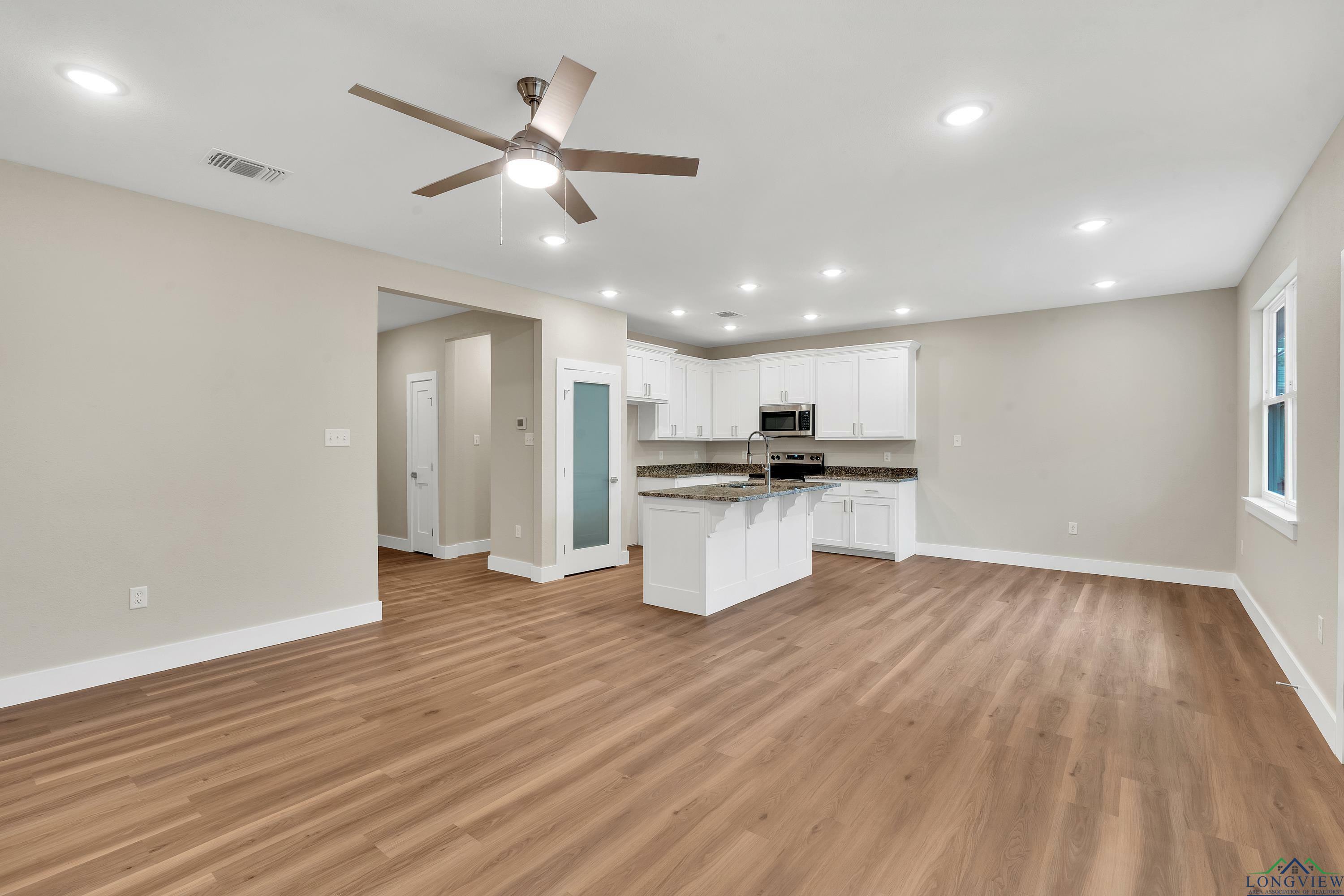 Property Photo: 122 Mia Ln TX 75604