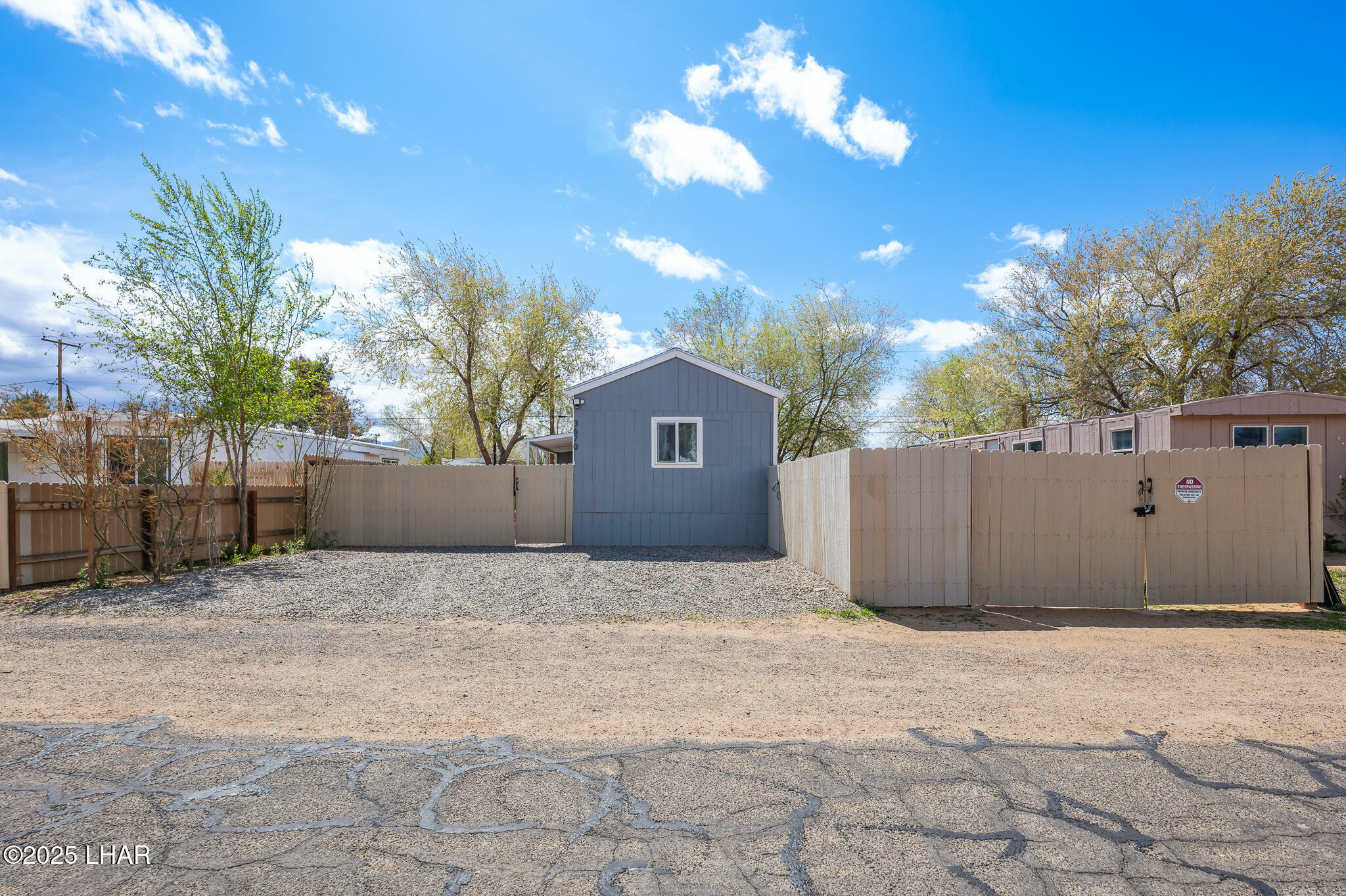 Property Photo: 3670 E Neal Ave AZ 86409